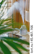 Modern hydrogen inhalation machine generating oxygen, improving wellness at home. Стоковое AI-видео, аниматор Юрий Поздников / Фотобанк Лори