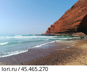 Spectacular natural red arch on atlantic ocean coast, Legzira (or Gzira) beach. Red archs on atlantic ocean coast. Sidi Ifni, Morocco, Africa (2024 год). Стоковое фото, фотограф Евгений Ткачёв / Фотобанк Лори