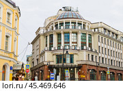 Здание Высшей школы экономики. Осенний день. Улица Мясницкая. Москва. Россия. Редакционное фото, фотограф E. O. / Фотобанк Лори