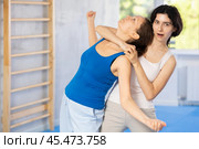 women practice precise chokehold. Стоковое фото, фотограф Яков Филимонов / Фотобанк Лори