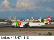 TAP Air Portugal Airbus A330-202 passenger plane take off in Humberto Delgado Airport in Lisbon (2023 год). Редакционное фото, фотограф Дмитрий Рухленко / Фотобанк Лори