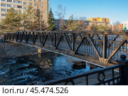Красноярск, река Кача, пешеходный мост. Стоковое фото, фотограф Бородкин Андрей / Фотобанк Лори
