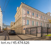 Бвышие палаты Дурново в составе жилого дома, XVIII-XIX вв. Климентовский пер., д. 1, стр. Москва. Редакционное фото, фотограф Владимир Чинин / Фотобанк Лори