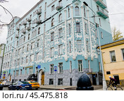 Доходный дом церкви Троицы на Грязех (Дом со зверями; Дом Вашкова). Поздняя осень. Чистопрудный бульвар. Москва. Редакционное фото, фотограф E. O. / Фотобанк Лори