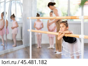 Rest between rehearsals - little ballerina rests during break between ballet lessons. Стоковое фото, фотограф Яков Филимонов / Фотобанк Лори