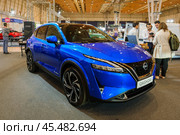 Nissan QASHQAI e-POWER electric car at ECAR SHOW - Hybrid and Electric Motor Show (2023 год). Редакционное фото, фотограф Дмитрий Рухленко / Фотобанк Лори