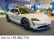 Porsche Taycan 4 Cross Turismo electric car at ECAR SHOW - Hybrid and Electric Motor Show (2023 год). Редакционное фото, фотограф Дмитрий Рухленко / Фотобанк Лори