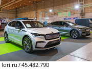 SKODA Enyaq iV and Enyaq iV Coupe electric car at ECAR SHOW - Hybrid and Electric Motor Show (2023 год). Редакционное фото, фотограф Дмитрий Рухленко / Фотобанк Лори