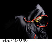 Таинственный мужчина в золотой маске. Стоковое фото, фотограф Андрей Аркуша / Фотобанк Лори