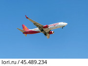 Самолёт Boeing B737-800 авиакомпании SpiceJet заходит на посадку в аэропорту. Редакционное фото, фотограф Свитич Олег / Фотобанк Лори