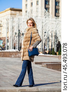 Young beautiful woman in winter coat. Стоковое фото, фотограф Андрей Аркуша / Фотобанк Лори