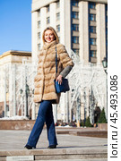 Young beautiful woman in winter coat. Стоковое фото, фотограф Андрей Аркуша / Фотобанк Лори