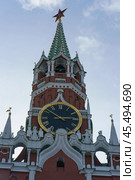 Москва, Россия, Спасская башня Кремля. Ближний план. 2019. Редакционное фото, фотограф YuryKara / Фотобанк Лори