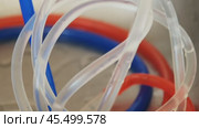 Gas bubbles move in liquid along curved tubes. Стоковое видео, видеограф Михаил Коханчиков / Фотобанк Лори