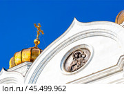 Moscow. Russia - March 15, 2022: The Cathedral of Christ the Savior. Bas-relief of the Virgin on the background of the bell tower dome. Редакционное фото, фотограф Зобков Юрий / Фотобанк Лори