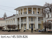 Главпочтамт на улице Первомайской в Черкесске (2024 год). Редакционное фото, фотограф Иван Дуплик / Фотобанк Лори