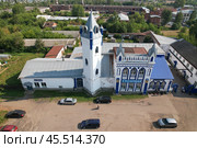Особняк купца Вахрушева в поселке Вахруши, Кировская область. Вид сверху (2022 год). Редакционное фото, фотограф Владислав Самошкин / Фотобанк Лори
