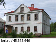 "Дом купца П.В. Калязина (каменный)". Ленинградская область, село Старая Ладога, Варяжская улица, 6а / улица Культуры, 1 (2019 год). Редакционное фото, фотограф Алексей Иванов / Фотобанк Лори
