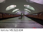Центральный зал станции метро Борисово Люблинско-Дмитровской линии в Москве. Внутренний интерьер. (2021 год). Редакционное фото, фотограф Александр Кузнецов / Фотобанк Лори