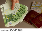 Бумажные деньги евро, заграничный паспорт, карта государства. Стоковое фото, фотограф Оксана Шведкова / Фотобанк Лори