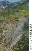 Hot springs and fumaroles in Valley of Geysers. Стоковое видео, видеограф Михаил Коханчиков / Фотобанк Лори