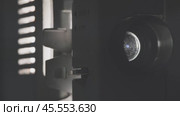 Old projector lens. Стоковое видео, видеограф Михаил Коханчиков / Фотобанк Лори