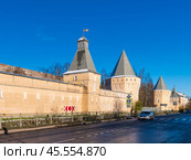 View of the fortress wall of Pokrovsky town from Sapernaya Street, Sofia district, Pushkin city (Tsarskoye Selo), St. Petersburg, Russia. The architect is V.A Pokrovsky. Стоковое фото, фотограф Михаил Аккуратoв / Фотобанк Лори