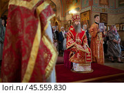 31.08.2023, Москва. Храм святых мучеников Флора и Лавра на Зацепе. Архиерейское Богослужение в честь Престольного праздника святых мучеников Флора и Лавра. Епископ Павлово-Посадский, викарий Святейшего Патриарха Московского и всея Руси Силуан во время службы в храме. Редакционное фото, фотограф Дмитрий Киселёв / Фотобанк Лори