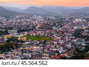 Beautiful evening view of Sudak city after sunset. Southern coast of Crimea peninsula. Russia (2021 год). Стоковое фото, фотограф Константин Лабунский / Фотобанк Лори