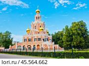 Церковь Покрова Пресвятой Богородицы в Филях. Лето. Москва (2024 год). Редакционное фото, фотограф E. O. / Фотобанк Лори