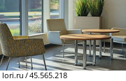 Modern office lobby interior design with comfortable seating and tables. Стоковое AI-видео, аниматор Юрий Поздников / Фотобанк Лори
