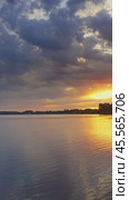Morning river landscape at dawn, timelapse. Стоковое видео, видеограф Михаил Коханчиков / Фотобанк Лори