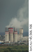 Oil and gas refinery plant. Стоковое видео, видеограф Михаил Коханчиков / Фотобанк Лори