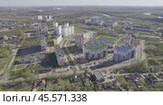 Микрорайон Озерки города Кирова. Съемка с дрона (2024 год). Стоковое видео, видеограф Владислав Самошкин / Фотобанк Лори