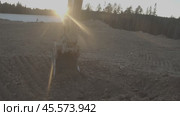 Construction, excavator bucket with earth строительство, ковш с землей экскаватора. Стоковое видео, видеограф Опока Алексей / Фотобанк Лори