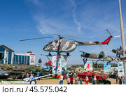 Военный транспортный вертолёт Ми-8 на территории музея. Каменск-Шахтинский, Ростовская область, Россия. (2021 год). Редакционное фото, фотограф Андрей Цыганков / Фотобанк Лори