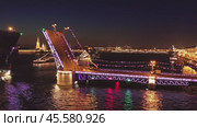 Aerial view of Palace bridge in St. Petersburg (2019 год). Стоковое видео, видеограф Михаил Коханчиков / Фотобанк Лори