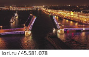 Aerial view of Palace bridge in St. Petersburg (2019 год). Стоковое видео, видеограф Михаил Коханчиков / Фотобанк Лори