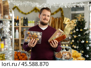 Man chooses nougat and panellets. Стоковое фото, фотограф Яков Филимонов / Фотобанк Лори