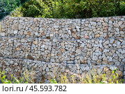 Stone gabion wall structure in nature. Стоковое фото, фотограф Вербицкая Светлана / Фотобанк Лори