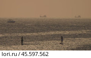 People on Sup Boards in backlight. Стоковое видео, видеограф Игорь Жоров / Фотобанк Лори