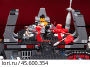 RUSSIAN, SAMARA - February 8, 2019. LEGO STAR WARS. Minifigures Star Wars - Elite Preatorian Guard. Редакционное фото, фотограф Андрей Аркуша / Фотобанк Лори