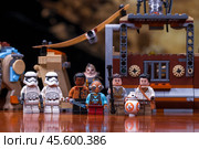 RUSSIA, SAMARA, FEBRUARY 15, 2020 - Lego Team of Famous Bounty Hunters Star Wars Characters. Редакционное фото, фотограф Андрей Аркуша / Фотобанк Лори