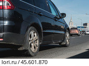 City trafic on the road. Part of black minivan car with selective focus drives on Moscow streets. Side rear low angle view on the body of a minivan. Стоковое фото, фотограф Константин Григорьев / Фотобанк Лори