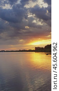 Morning river landscape at dawn, timelapse. Стоковое видео, видеограф Михаил Коханчиков / Фотобанк Лори