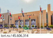 Дубаи, Объединенные Арабские Эмираты. Dubai, United Arab Emirates - December 20, 2022: Entrance to Dubai Mall. Редакционное фото, фотограф Елена Серебрякова / Фотобанк Лори