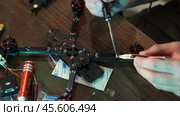 Building and Soldering an FPV Drone Frame. Стоковое видео, видеограф Поскребышев Михаил / Фотобанк Лори