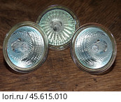 Различные лампы - накаливания, светодиодная, галогенная (галогеновая). Применяются для бытового, промышленного и уличного освещения. Стоковое фото, фотограф Сергей Елизарьев / Фотобанк Лори