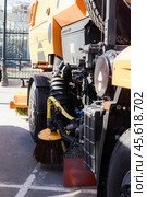 Car for cleaning roads with round brushes. special vehicle for cleaning the road from dirt. mechanism of municipal sweeper. Стоковое фото, фотограф Константин Григорьев / Фотобанк Лори
