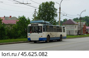 Троллейбус ЗиУ-682 КР Иваново  №129, улица Щербакова, Екатеринбург (2019 год). Редакционное фото, фотограф Алексей Иванов / Фотобанк Лори